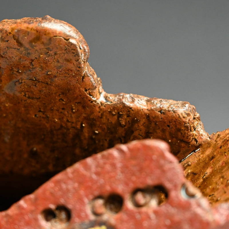 Sculptural Vase ー加藤 裕英 “立体志陶の作品 赤彩”