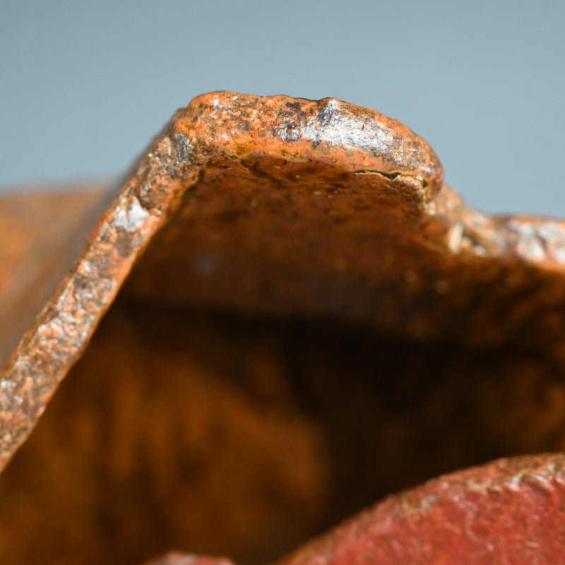 Sculptural Vase ー加藤 裕英 “立体志陶の作品 赤彩”