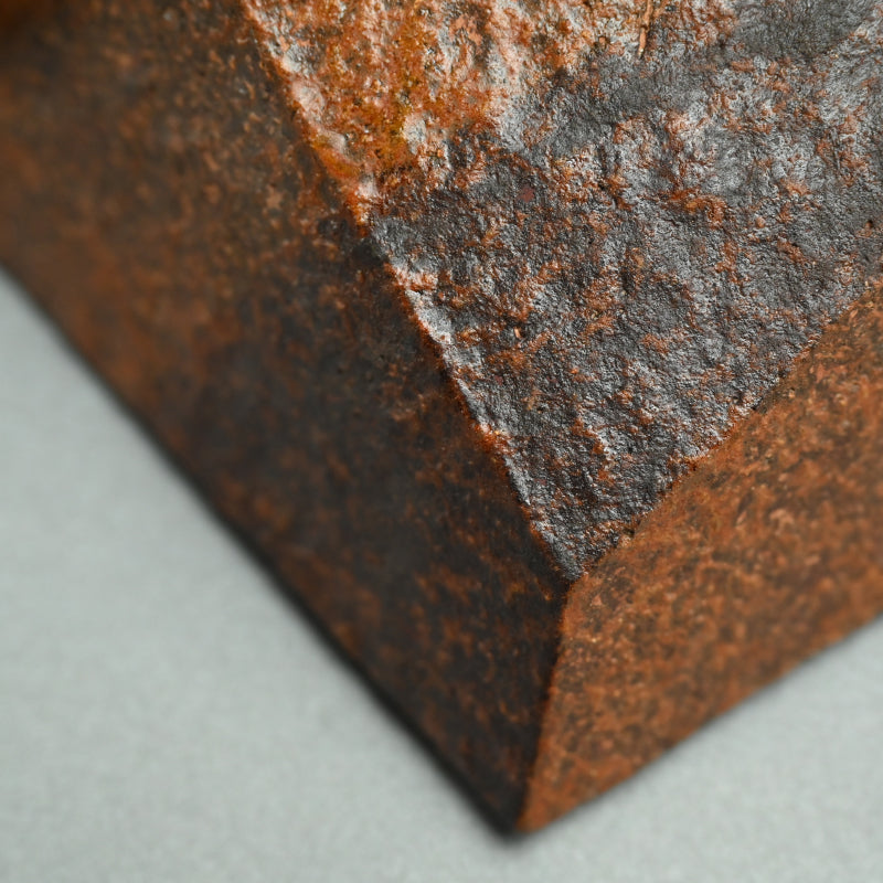 Sculptural Vase ー加藤 裕英 “立体志陶の作品 赤彩”