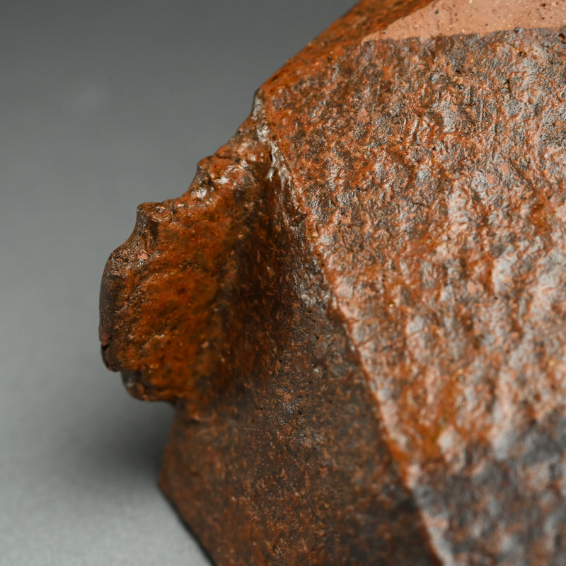 Sculptural Vase ー加藤 裕英 “立体志陶の作品 赤彩”