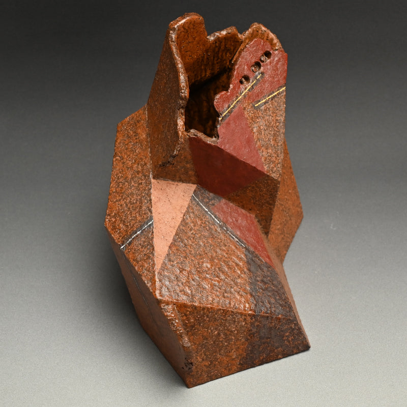 Sculptural Vase ー加藤 裕英 “立体志陶の作品 赤彩”