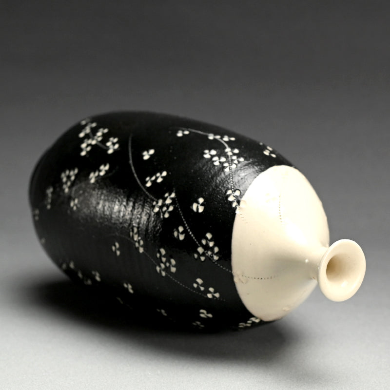 Perfect Example Vase ー近藤 豊 “粉花壺”