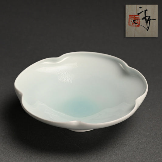 Contemporary Porcelain Flower Bowl ー加藤 委 “青白磁 輪花鉢”