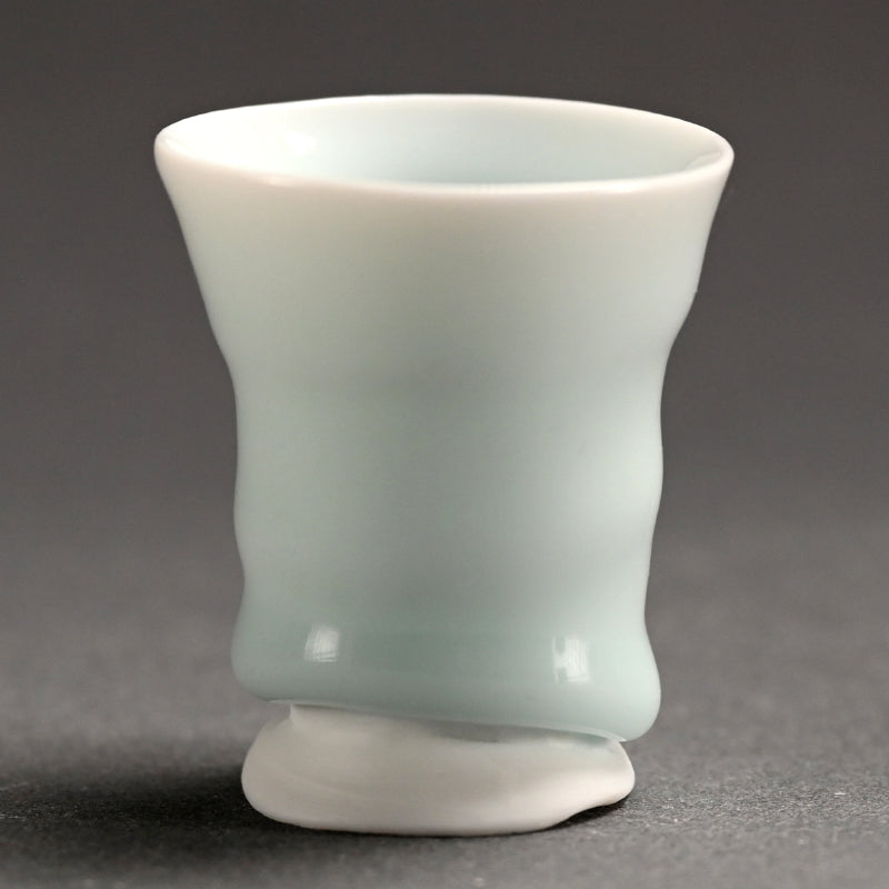Contemporary Porcelain Guinomi ー加藤 委 “青白磁 杯”