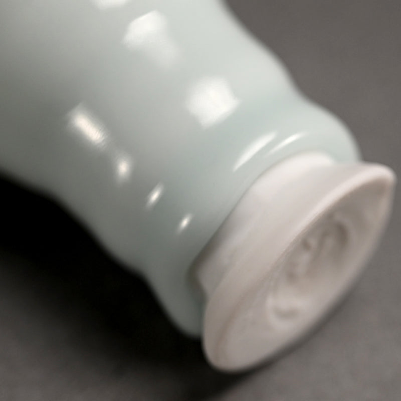 Contemporary Porcelain Guinomi ー加藤 委 “青白磁 杯”