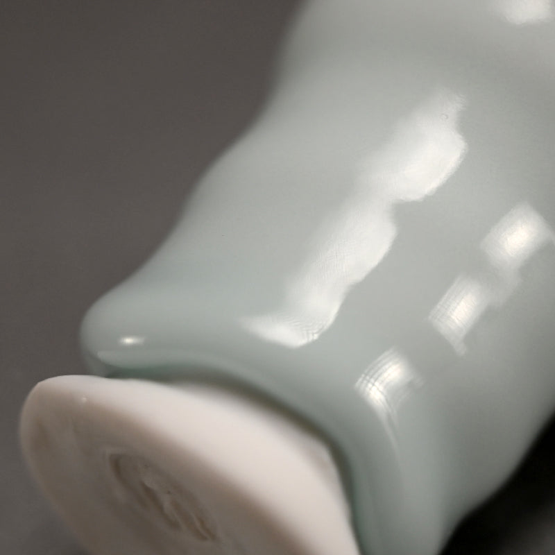 Contemporary Porcelain Guinomi ー加藤 委 “青白磁 杯”