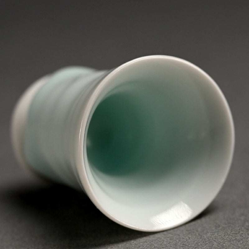 Contemporary Porcelain Guinomi ー加藤 委 “青白磁 杯”