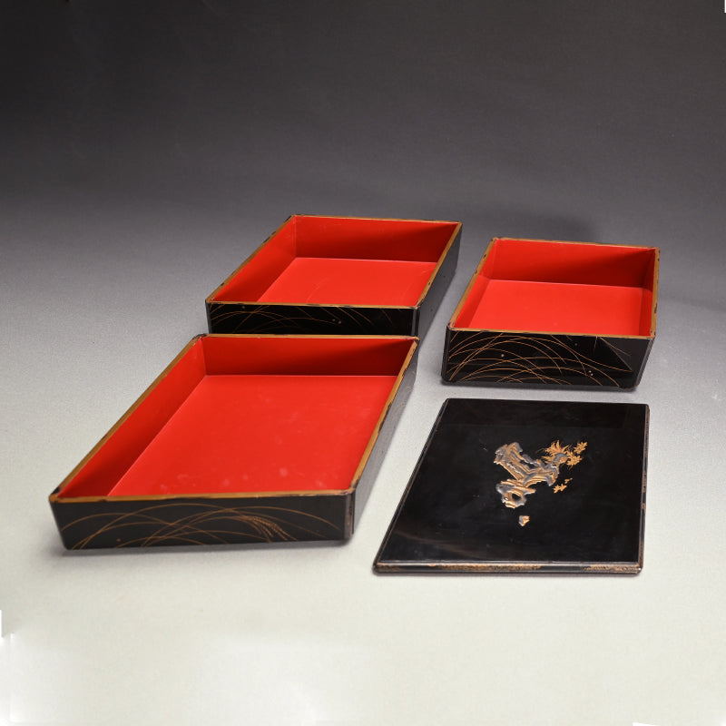 Momoyama to Early Edo Stacking Lacquer Box, Maki-e