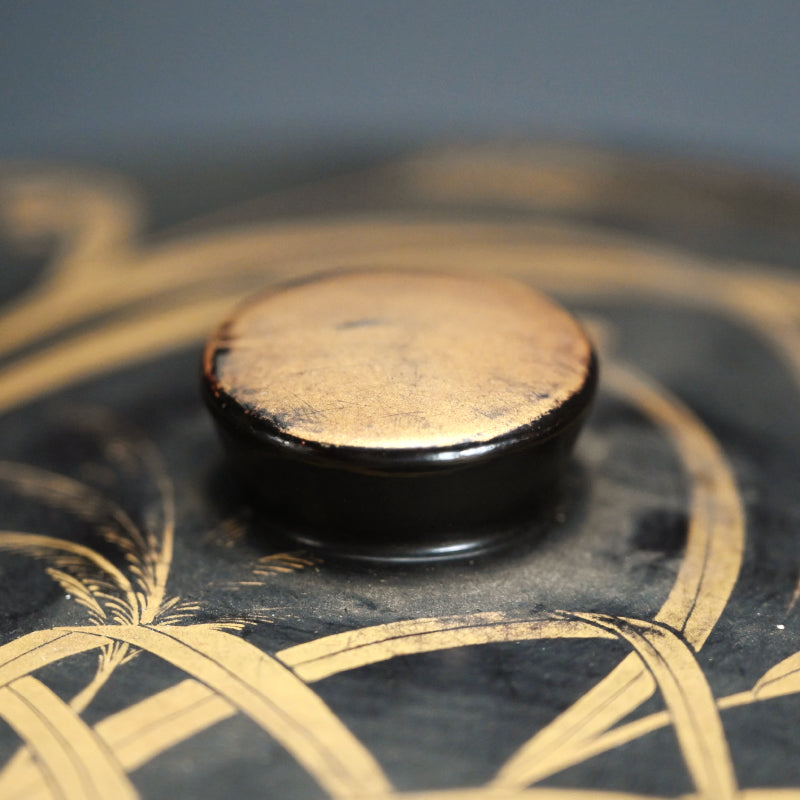 Large Published Momoyama period Lacquered Covered Bowl ー芒蒔絵飯櫃