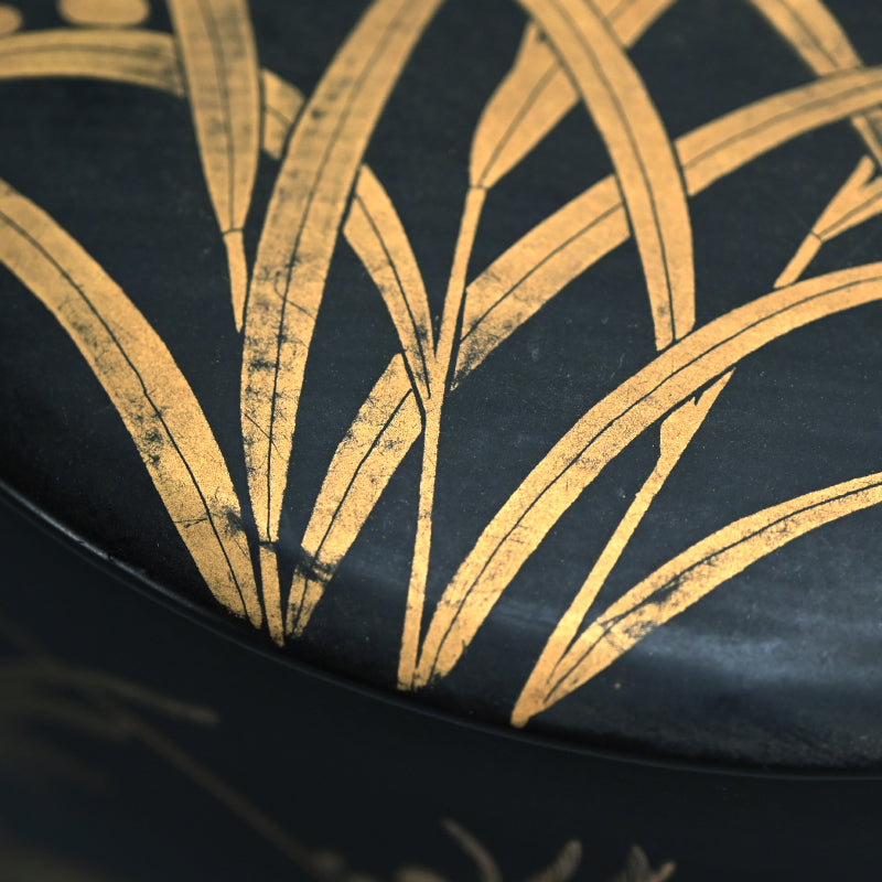 Large Published Momoyama period Lacquered Covered Bowl ー芒蒔絵飯櫃