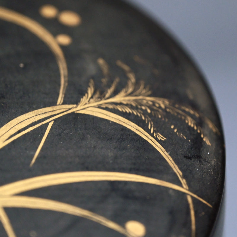 Large Published Momoyama period Lacquered Covered Bowl ー芒蒔絵飯櫃