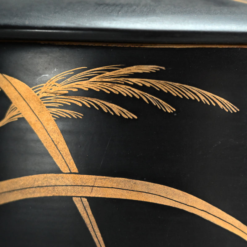 Large Published Momoyama period Lacquered Covered Bowl ー芒蒔絵飯櫃