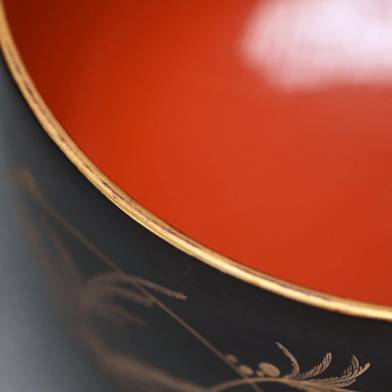 Large Published Momoyama period Lacquered Covered Bowl ー芒蒔絵飯櫃