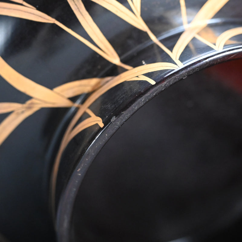 Large Published Momoyama period Lacquered Covered Bowl ー芒蒔絵飯櫃