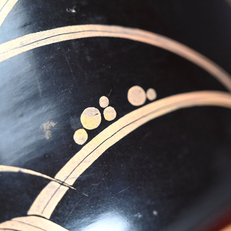 Large Published Momoyama period Lacquered Covered Bowl ー芒蒔絵飯櫃