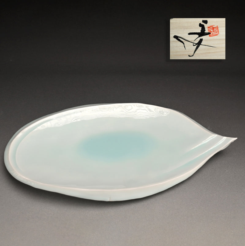 Ghost Plate ー加藤 委 “青白磁 おばけ皿”