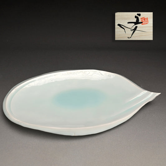 Ghost Plate ー加藤 委 “青白磁 おばけ皿”