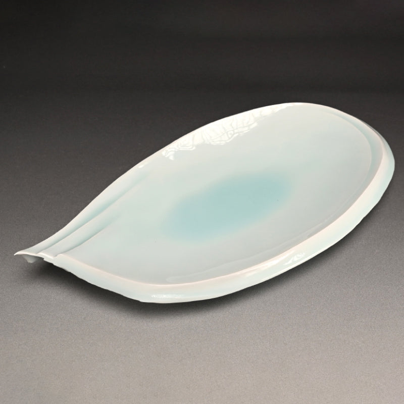 Ghost Plate ー加藤 委 “青白磁 おばけ皿”