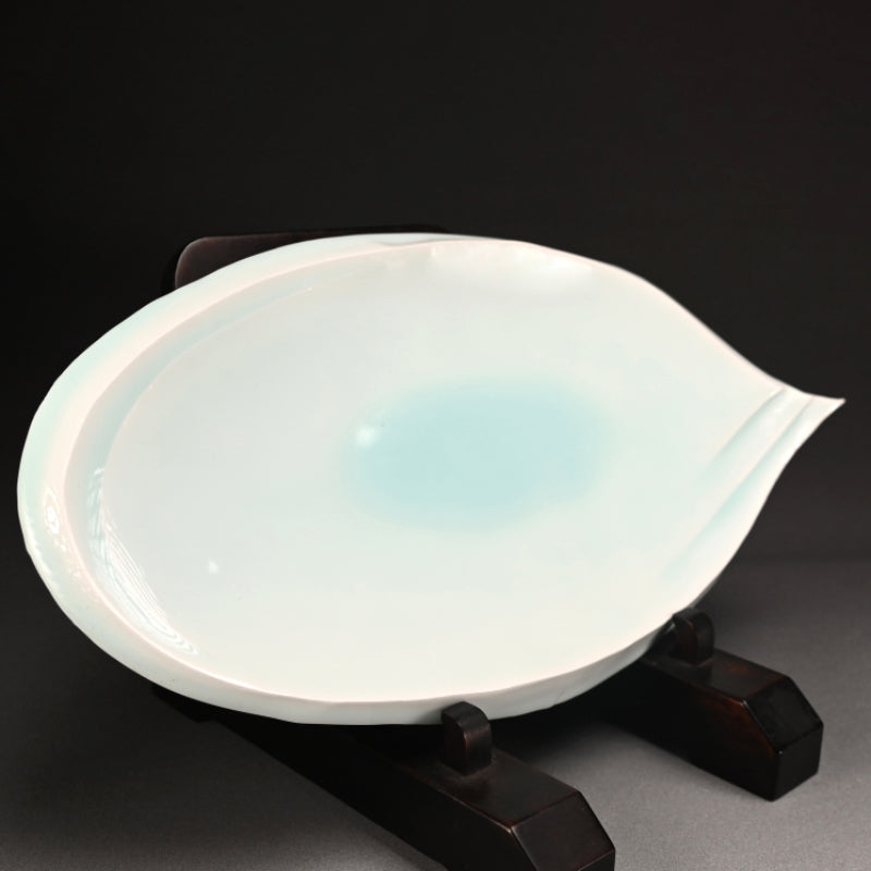 Ghost Plate ー加藤 委 “青白磁 おばけ皿”