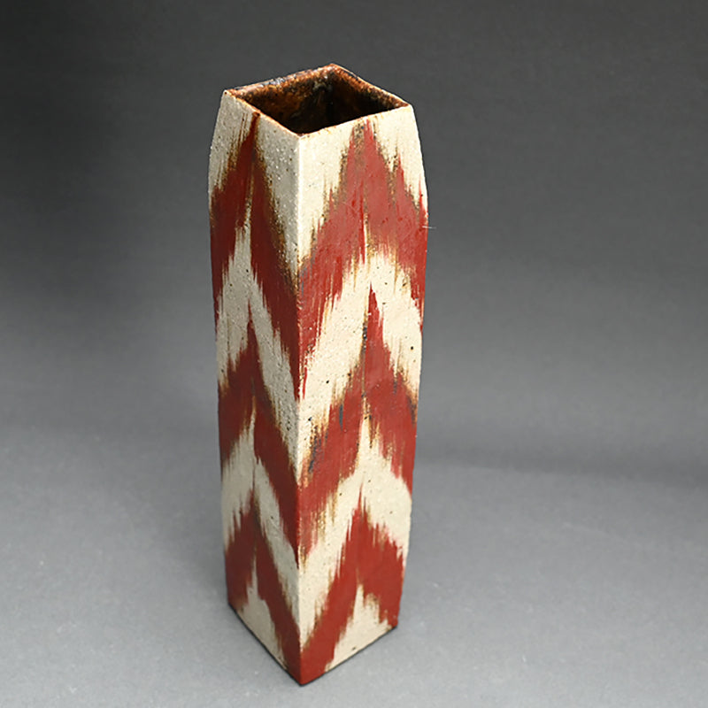 Rare Red Pattern Ceramic Vase ー福島 寛子 “鉄絵花器”