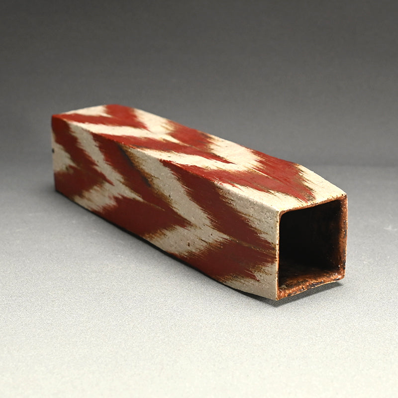 Rare Red Pattern Ceramic Vase ー福島 寛子 “鉄絵花器”