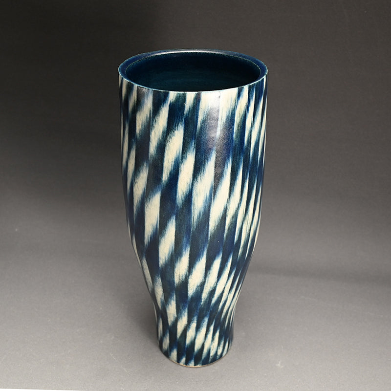 Large Blue & White Ceramic Vase ー福島 寛子 “呉須絵青文花器”