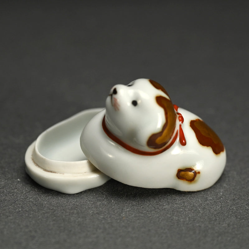 Kogo Incense Case by Imperial Artist Suwa Sozan I ー初代 諏訪蘇山 "犬 香合"