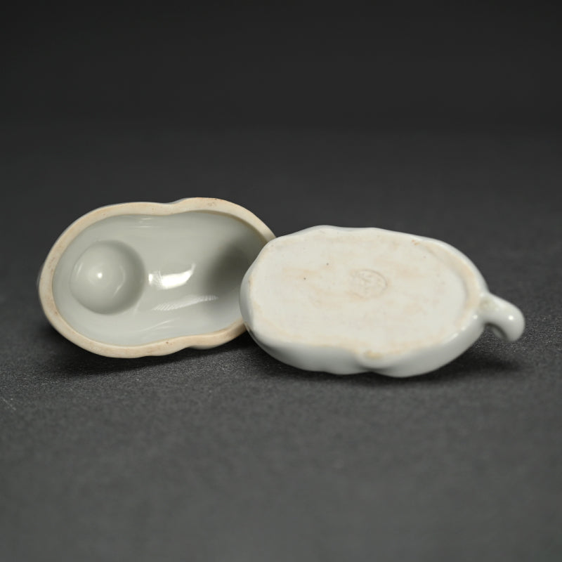 Kogo Incense Case by Imperial Artist Suwa Sozan I ー初代 諏訪蘇山 "犬 香合"