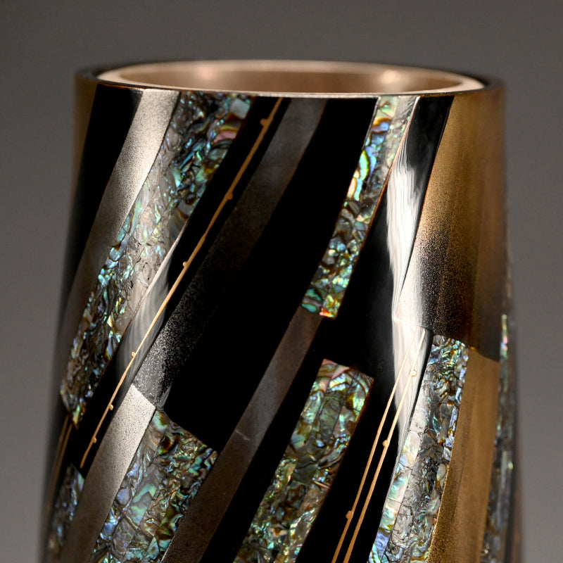 Unusual Inlayed Lacquer Vase ー服部 峻昇 "花入"