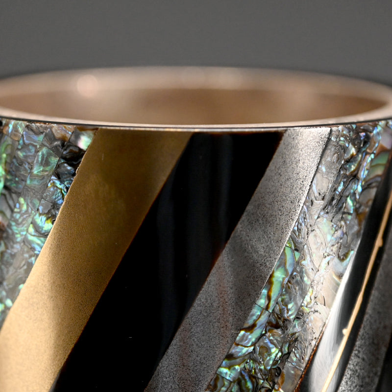 Unusual Inlayed Lacquer Vase ー服部 峻昇 "花入"