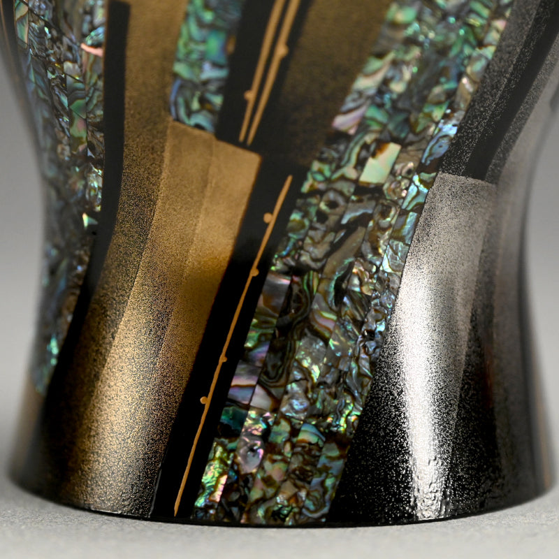 Unusual Inlayed Lacquer Vase ー服部 峻昇 "花入"