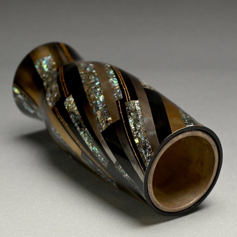 Unusual Inlayed Lacquer Vase ー服部 峻昇 "花入"