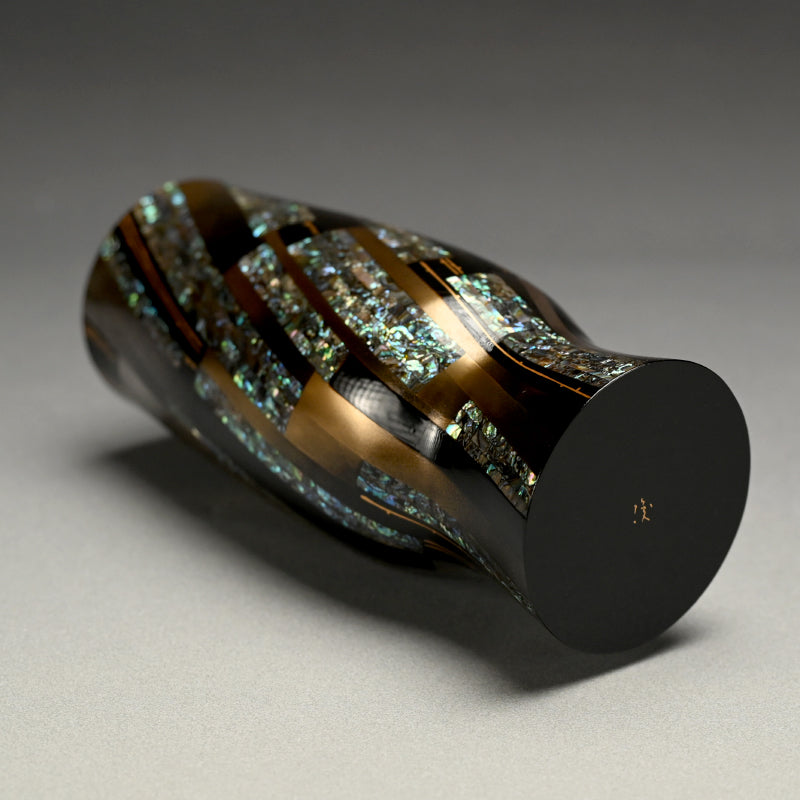 Unusual Inlayed Lacquer Vase ー服部 峻昇 "花入"