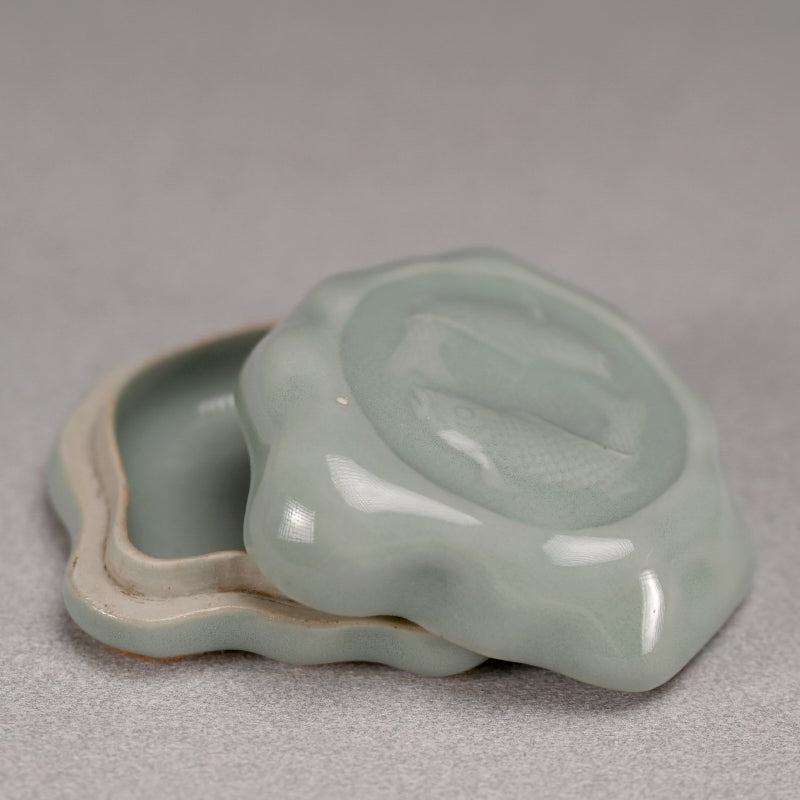 Imperial Artist Carp Kogo ー初代 諏訪蘇山 "鯉 香合"