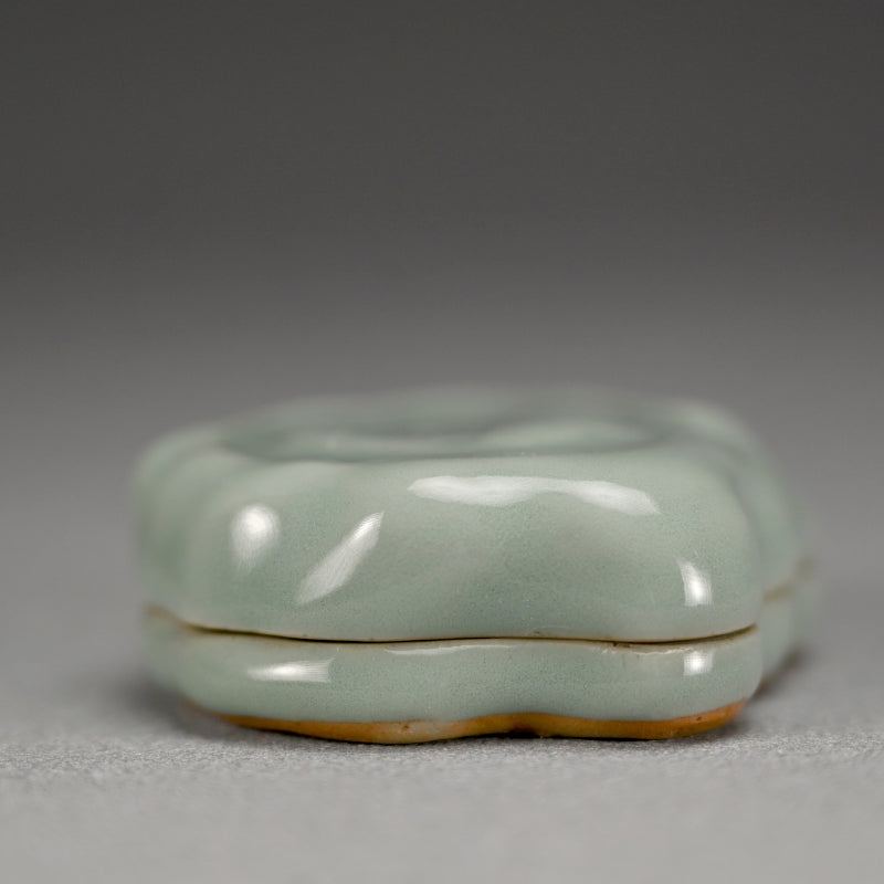 Imperial Artist Carp Kogo ー初代 諏訪蘇山 "鯉 香合"