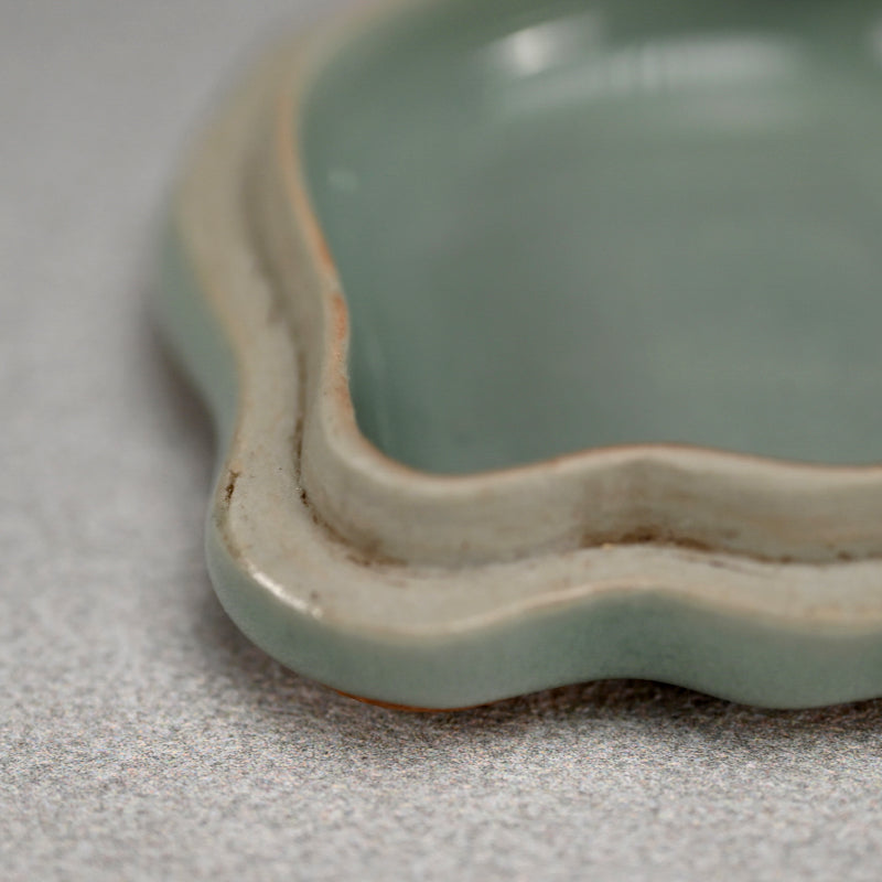 Imperial Artist Carp Kogo ー初代 諏訪蘇山 "鯉 香合"