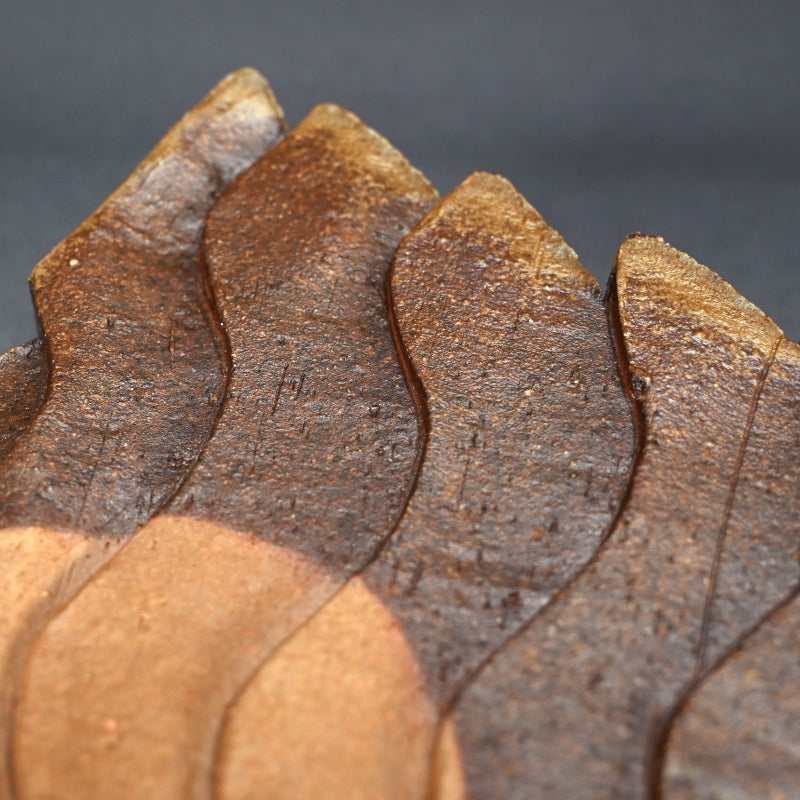 Contemporary Rippling Bizen Platter ー小西陶蔵 "備前 風文直角鉢"