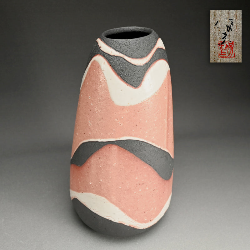 Iconic Shino Vase ー玉置 保夫 “志野扁壺”