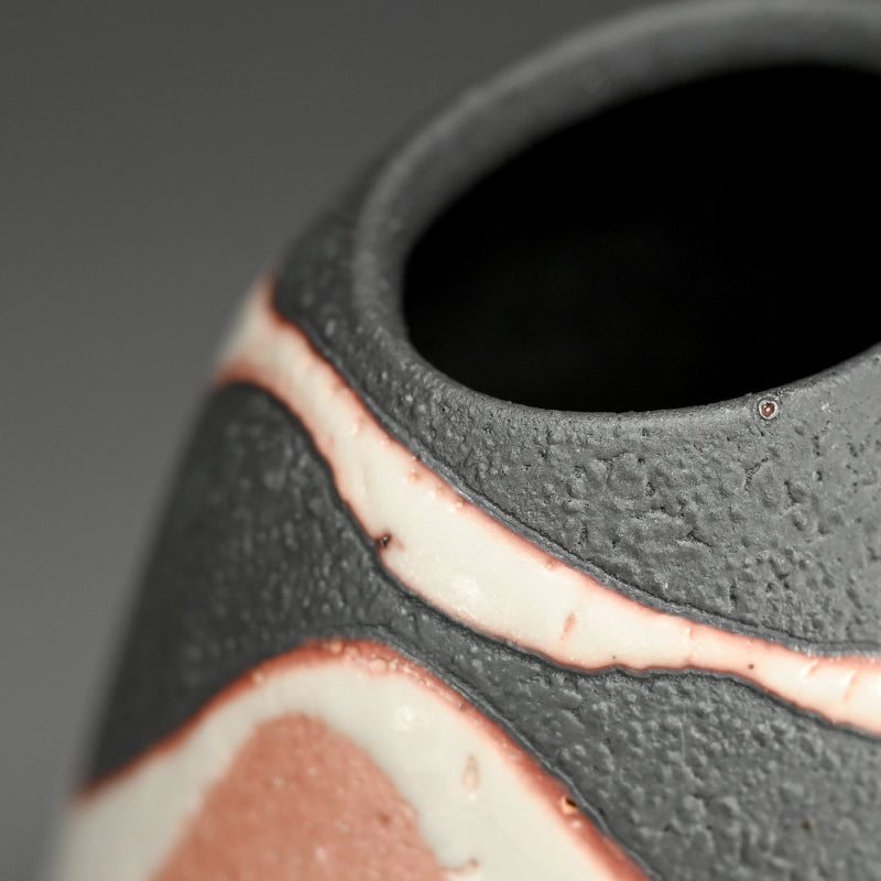 Iconic Shino Vase ー玉置 保夫 “志野扁壺”