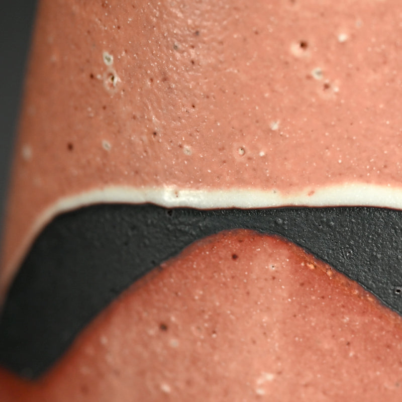 Iconic Shino Vase ー玉置 保夫 “志野扁壺”