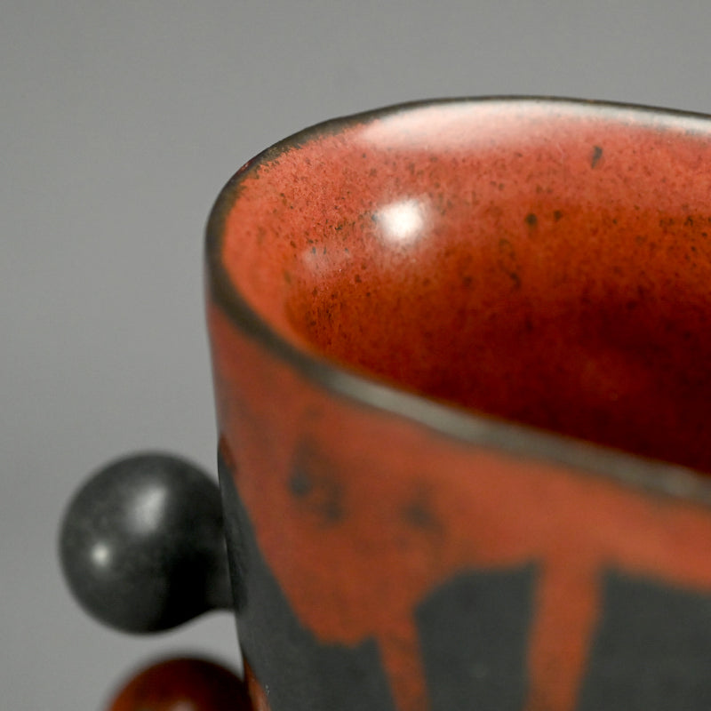 Red and Black Vase ー森野 泰明 “黒銹 扁壺”