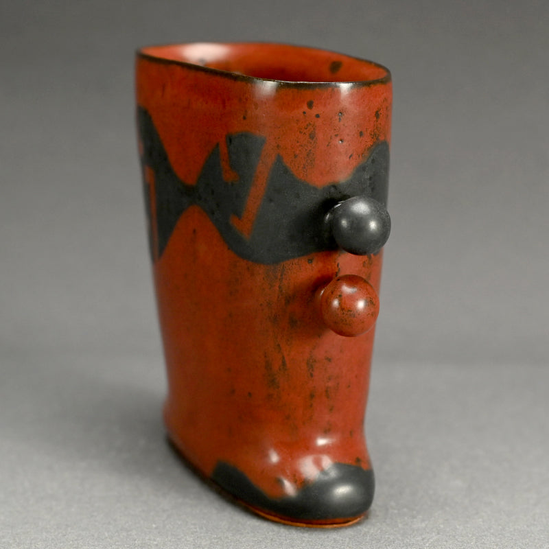 Red and Black Vase ー森野 泰明 “黒銹 扁壺”