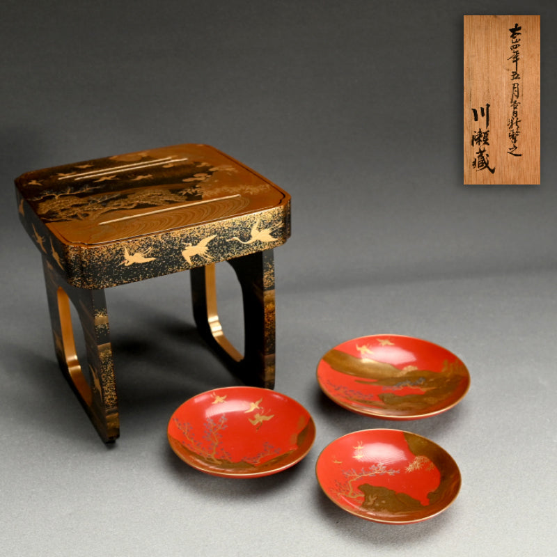 Breathtaking Antique Maki-e Lacquer Stand & Sake Cups ー蓬莱山蒔繪 三ツ組盃花月臺 臺組