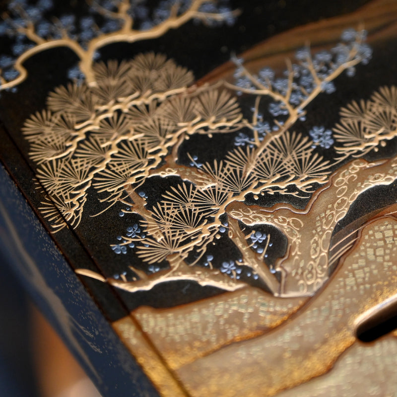 Breathtaking Antique Maki-e Lacquer Stand & Sake Cups ー蓬莱山蒔繪 三ツ組盃花月臺 臺組