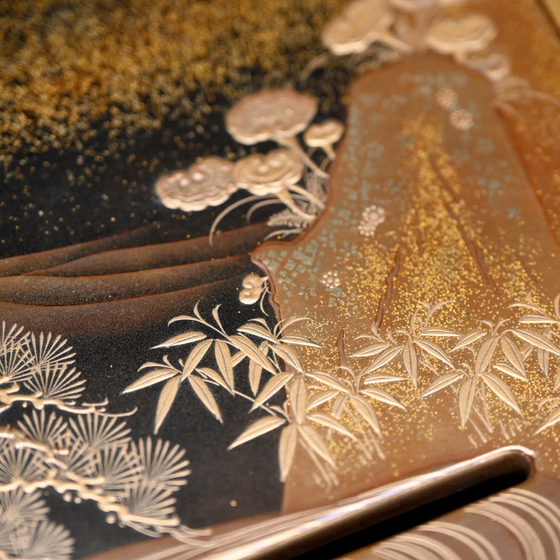 Breathtaking Antique Maki-e Lacquer Stand & Sake Cups ー蓬莱山蒔繪 三ツ組盃花月臺 臺組