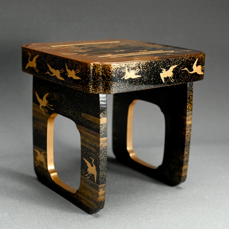 Breathtaking Antique Maki-e Lacquer Stand & Sake Cups ー蓬莱山蒔繪 三ツ組盃花月臺 臺組