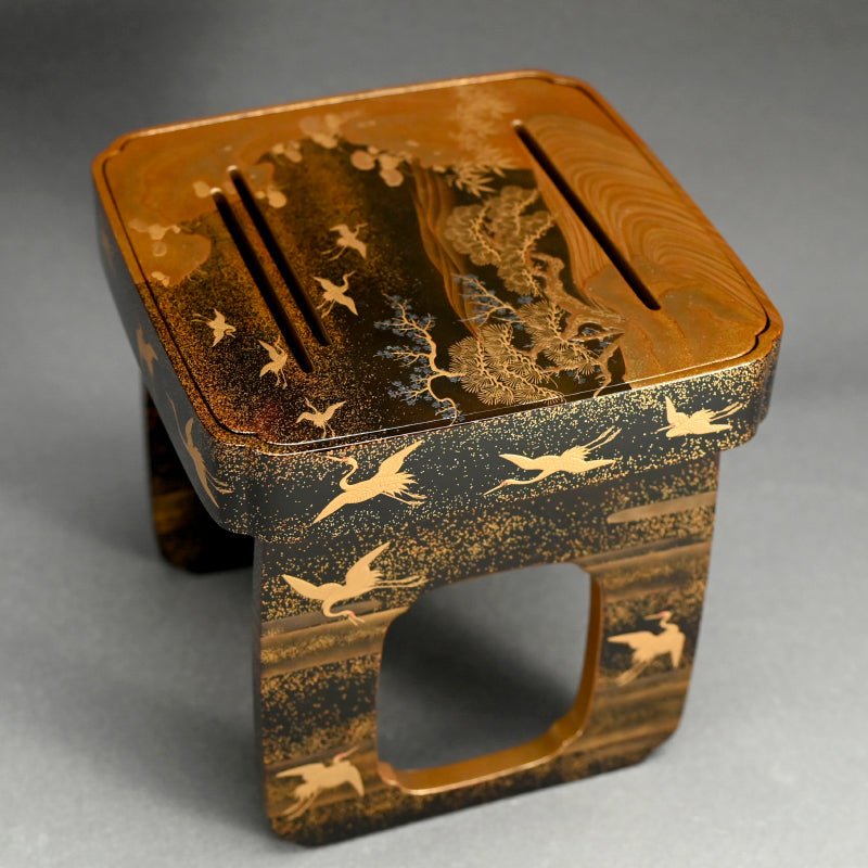 Breathtaking Antique Maki-e Lacquer Stand & Sake Cups ー蓬莱山蒔繪 三ツ組盃花月臺 臺組