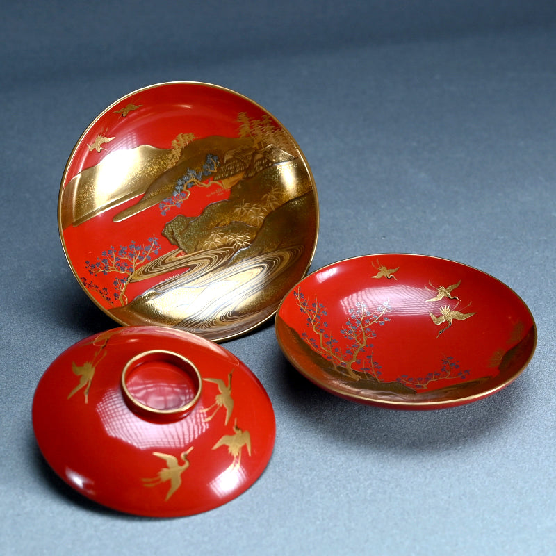 Breathtaking Antique Maki-e Lacquer Stand & Sake Cups ー蓬莱山蒔繪 三ツ組盃花月臺 臺組