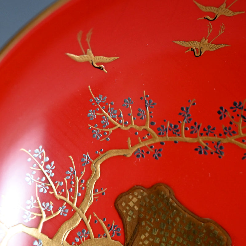 Breathtaking Antique Maki-e Lacquer Stand & Sake Cups ー蓬莱山蒔繪 三ツ組盃花月臺 臺組
