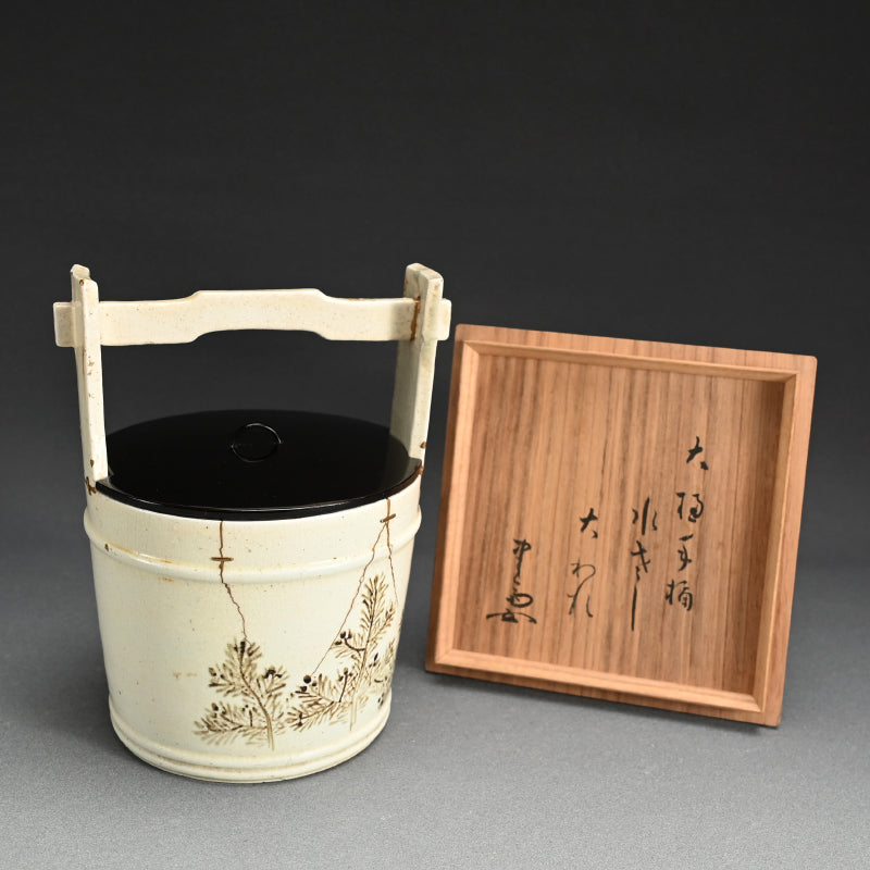 A spectacular Te-oke Mizusashi with Kintsugi Gold Repairs ー大樋手桶 水さし